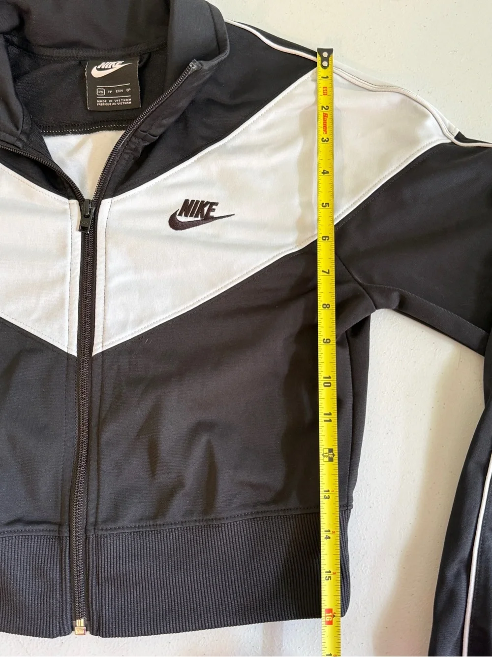 Nike Women’s Sportswear Black White Colorblock Crop Zip Up Track Jacket Size XS